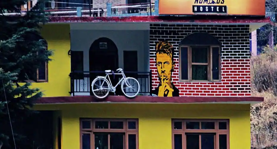 nomads hostel manali