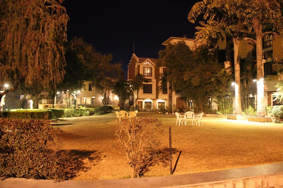 hotel hilltop palace mount abu