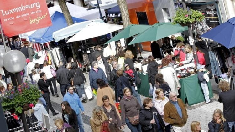 shopping in the market