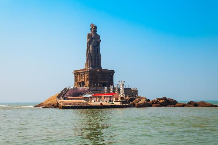 thiruvalluvar-statue-kanyakumari-india_78361-13410