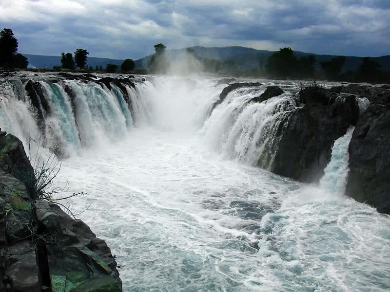 Hogenakkal_Falls_Close